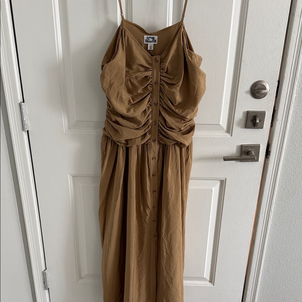 Future Collection Khaki Button Down Dress
🌸 Brand New.